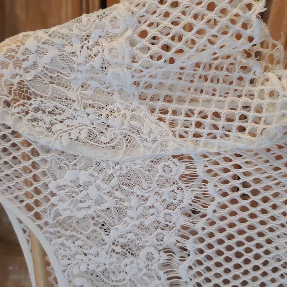 White Lace Blouse Size Small - Picture 3 of 7